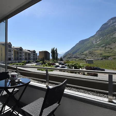 Apartment Ensoleille 4 Personnes A A 100 Metres Des Bains Saillon