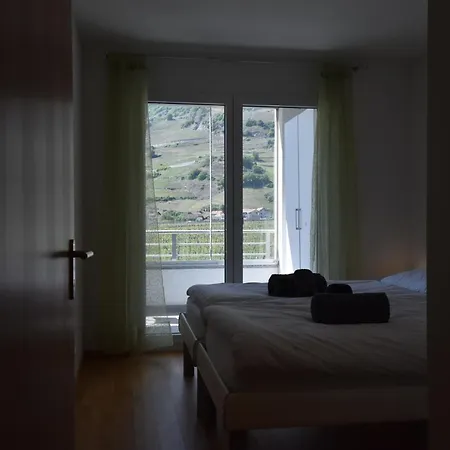 Apartment Ensoleille 4 Personnes A A 100 Metres Des Bains Saillon